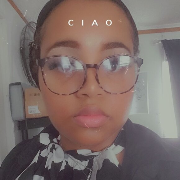 Meet your Posher, Renee - Picture 1 of 1